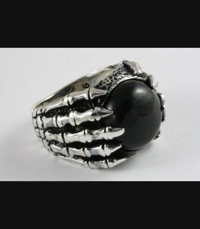 Ring Gothic mit schwarzem Stein 